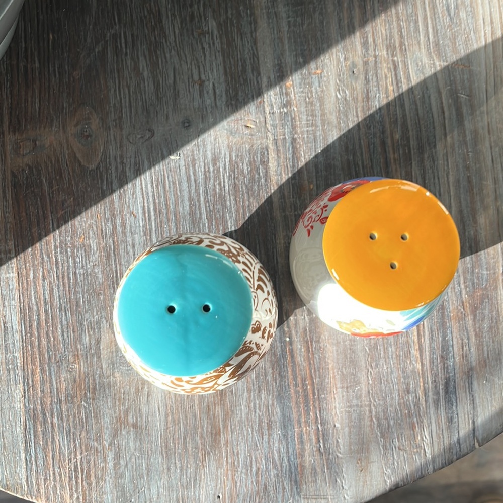 Pioneer Woman salt & pepper shakers - Picture 2 of 2